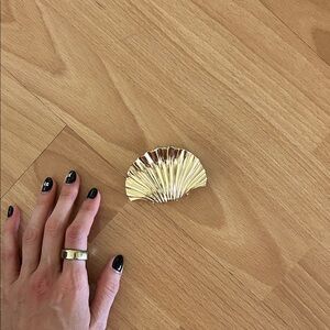 Gold Shell Hair Clip
